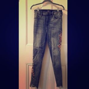 high waist skinny jeans with embroidered flowers